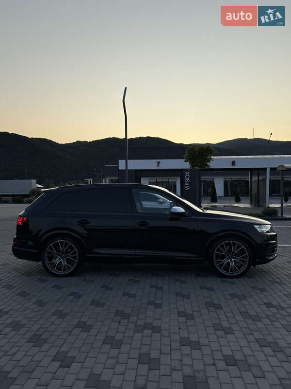Внедорожник / Кроссовер Audi SQ7 2017 в Хусте