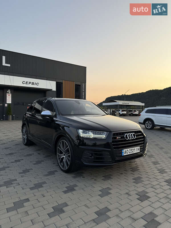 Внедорожник / Кроссовер Audi SQ7 2017 в Хусте
