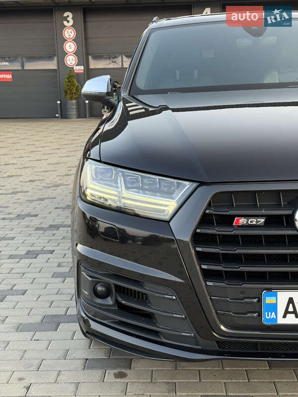 Внедорожник / Кроссовер Audi SQ7 2017 в Хусте