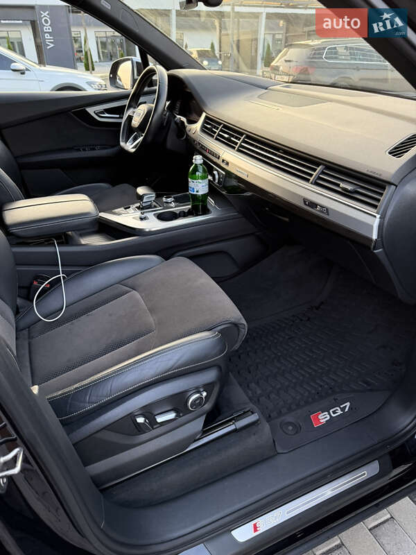 Внедорожник / Кроссовер Audi SQ7 2017 в Хусте