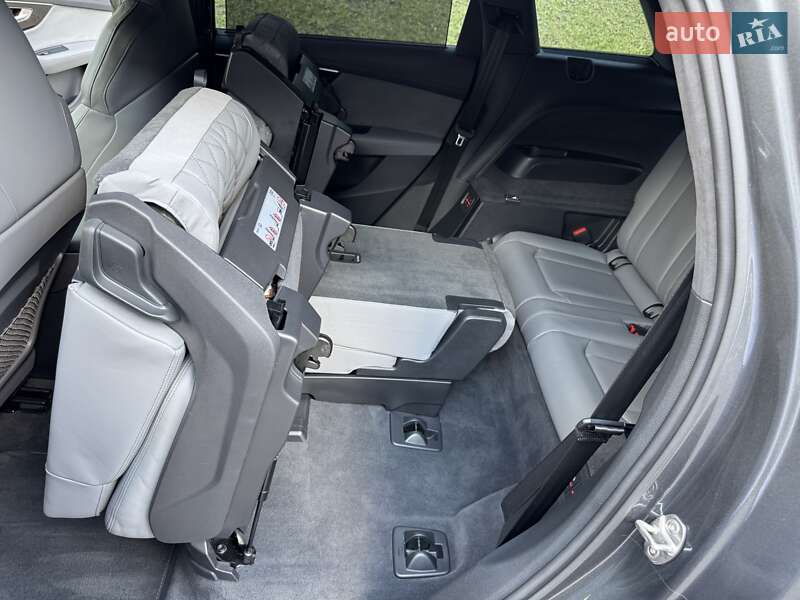 Внедорожник / Кроссовер Audi SQ7 2023 в Киеве