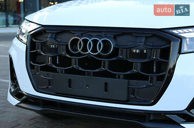 Позашляховик / Кросовер Audi SQ7 2024 в 