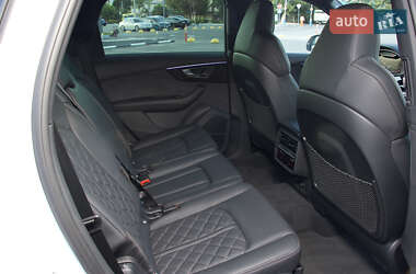 Позашляховик / Кросовер Audi SQ7 2024 в 