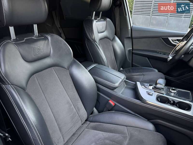Позашляховик / Кросовер Audi SQ7 2017 в Чернівцях