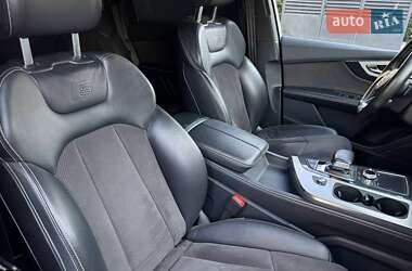 Внедорожник / Кроссовер Audi SQ7 2017 в 
