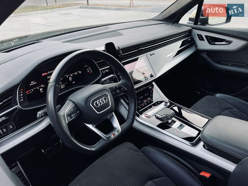 Позашляховик / Кросовер Audi SQ7 2020 в Луцьку