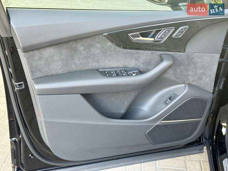 Внедорожник / Кроссовер Audi SQ7 2021 в Днепре