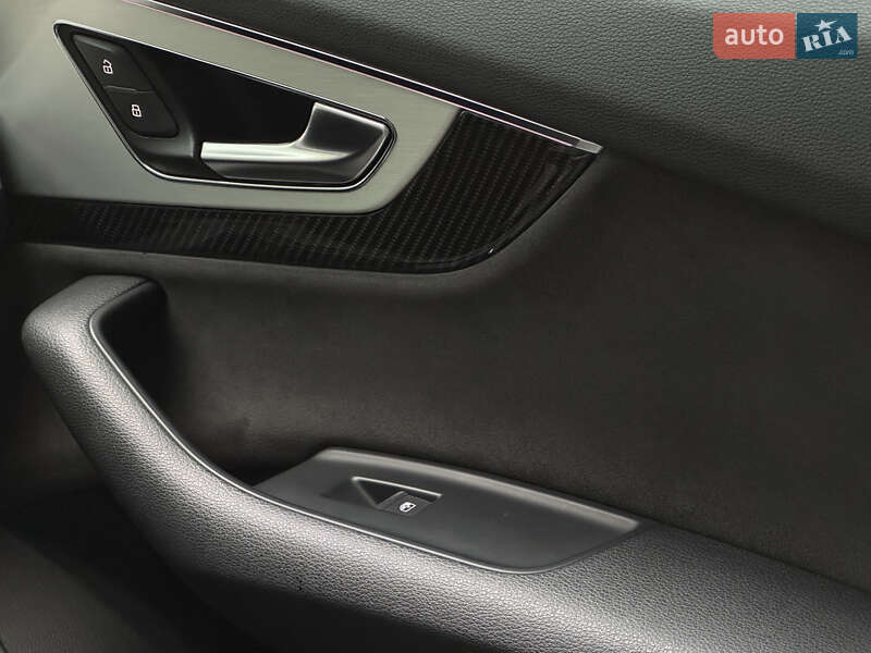 Внедорожник / Кроссовер Audi SQ7 2016 в Киеве