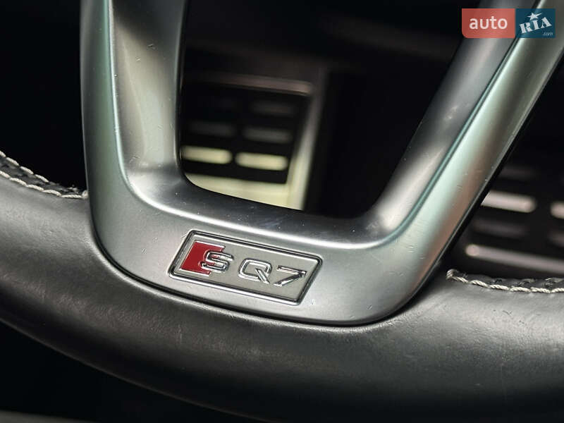 Внедорожник / Кроссовер Audi SQ7 2016 в Киеве