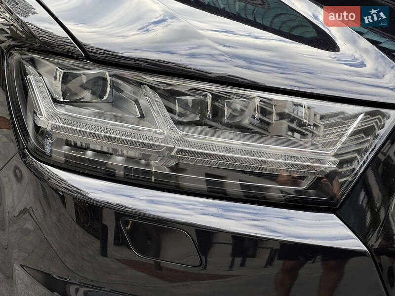 Внедорожник / Кроссовер Audi SQ7 2016 в Киеве