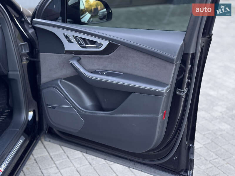 Внедорожник / Кроссовер Audi SQ7 2017 в Сарнах фото 32 Внедорожник / Кроссовер Audi SQ7 2017 в Сарнах