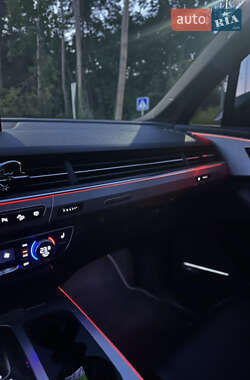 Внедорожник / Кроссовер Audi SQ7 2018 в 