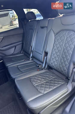 Внедорожник / Кроссовер Audi SQ7 2022 в 