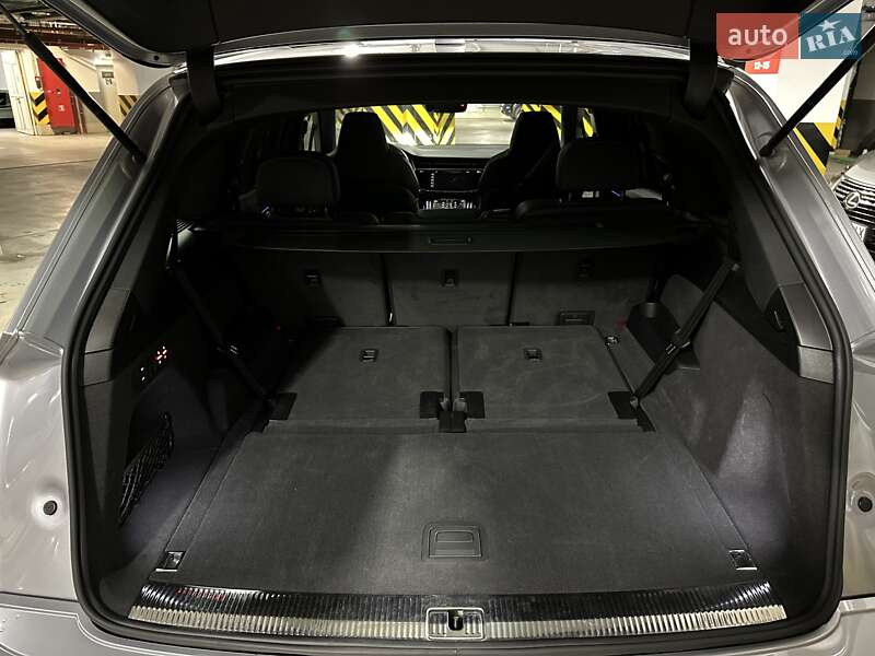 Внедорожник / Кроссовер Audi SQ7 2020 в Киеве