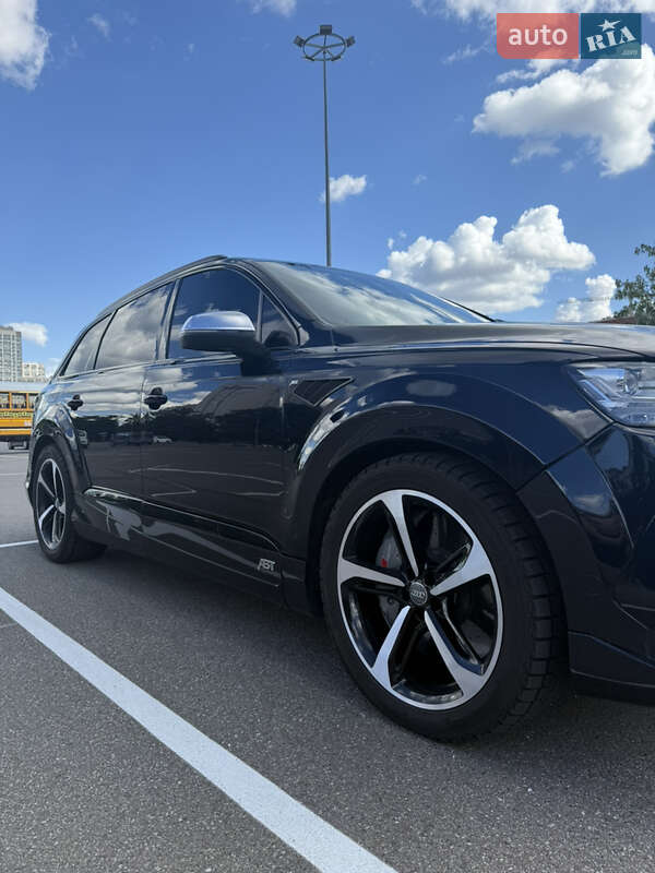 Позашляховик / Кросовер Audi SQ7 2017 в Києві