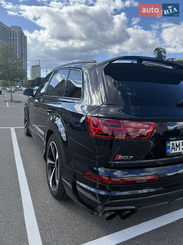 Позашляховик / Кросовер Audi SQ7 2017 в Києві