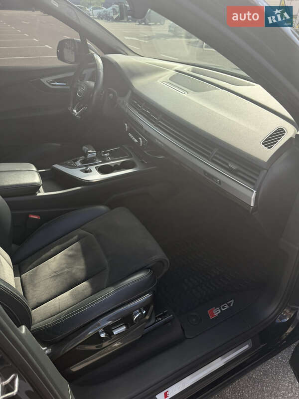 Позашляховик / Кросовер Audi SQ7 2017 в Києві