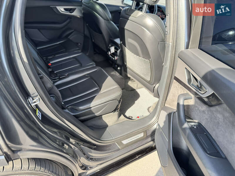 Внедорожник / Кроссовер Audi SQ7 2018 в Днепре