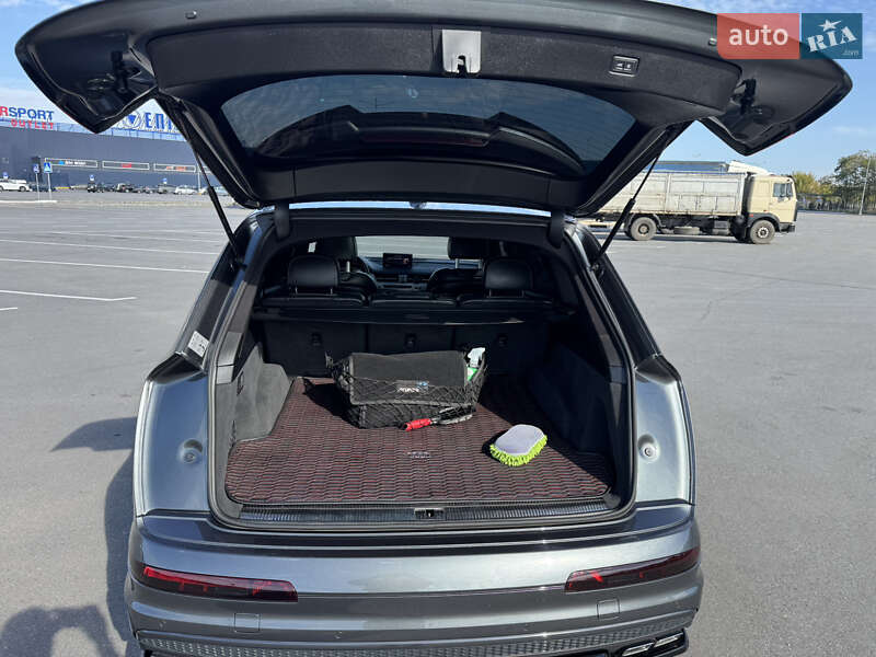 Внедорожник / Кроссовер Audi SQ7 2018 в Днепре