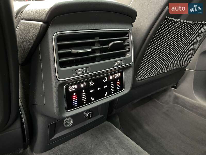 Внедорожник / Кроссовер Audi SQ7 2020 в Киеве