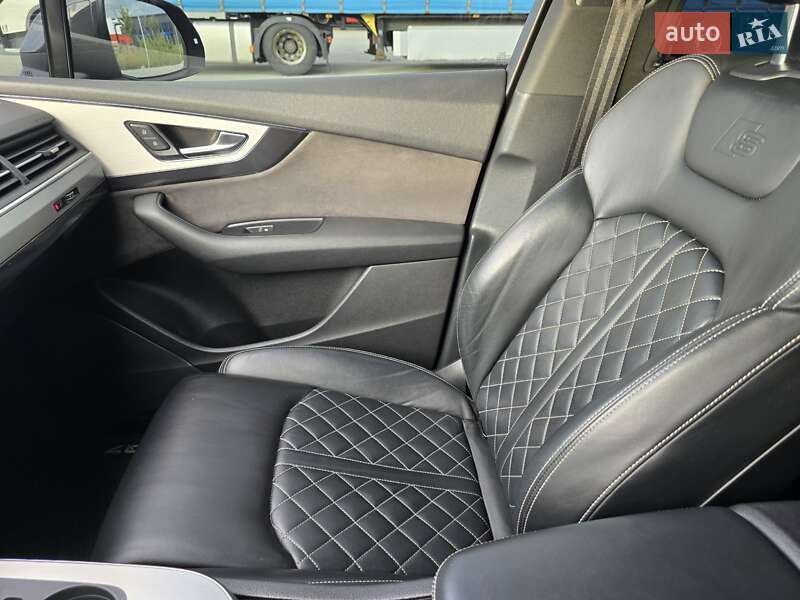 Позашляховик / Кросовер Audi SQ7 2018 в Мукачевому