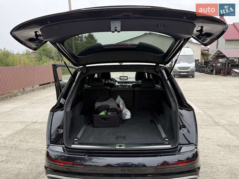 Позашляховик / Кросовер Audi SQ7 2016 в Хусті