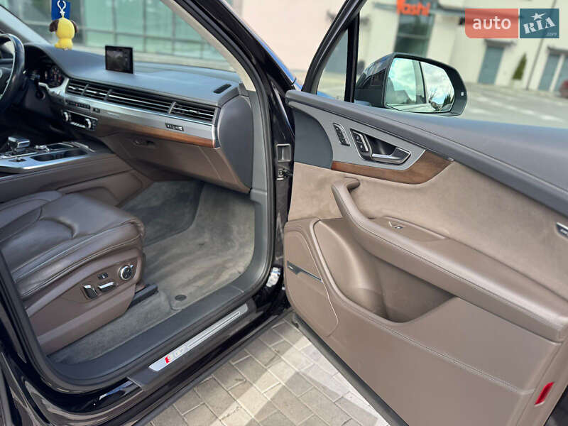 Позашляховик / Кросовер Audi SQ7 2017 в Рівному фото 21 Позашляховик / Кросовер Audi SQ7 2017 в Рівному