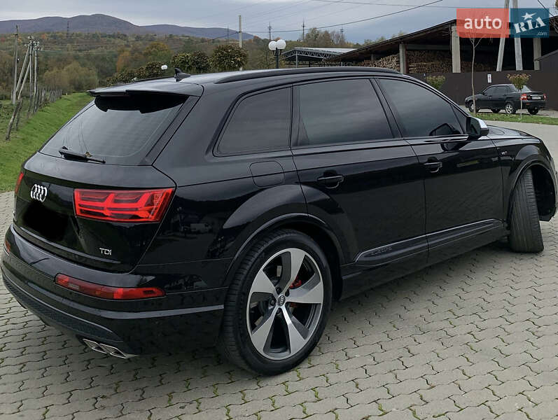 Внедорожник / Кроссовер Audi SQ7 2018 в Сваляве