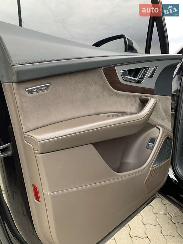 Внедорожник / Кроссовер Audi SQ7 2018 в Сваляве