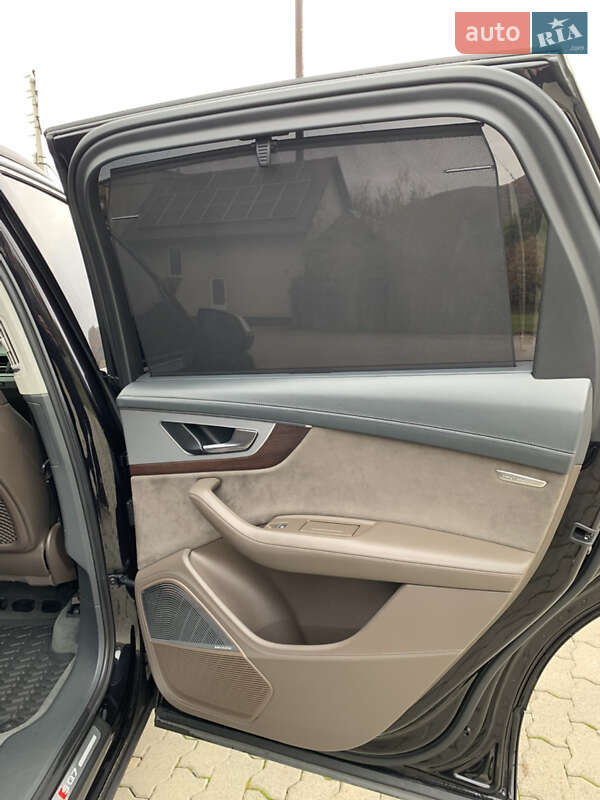 Внедорожник / Кроссовер Audi SQ7 2018 в Сваляве