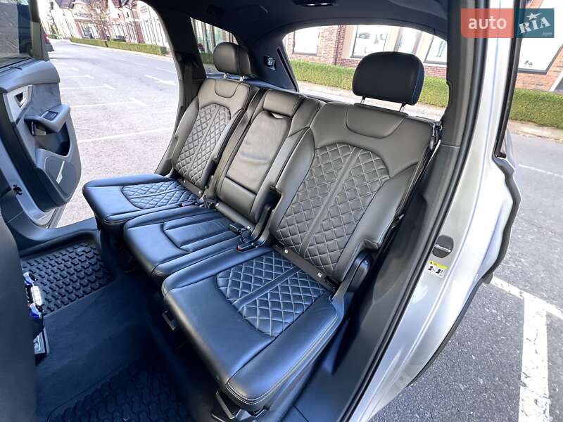 Внедорожник / Кроссовер Audi SQ7 2017 в Киеве