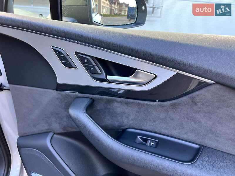 Внедорожник / Кроссовер Audi SQ7 2017 в Киеве