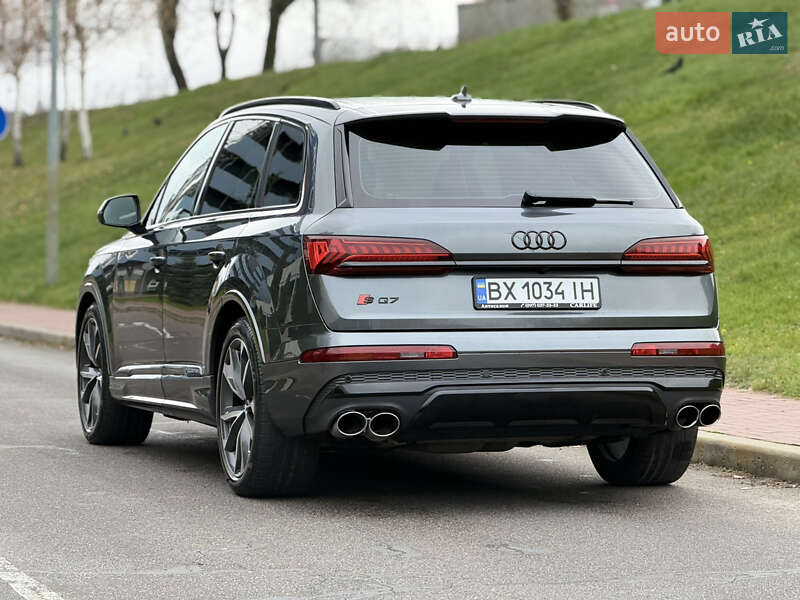 Позашляховик / Кросовер Audi SQ7 2021 в Києві