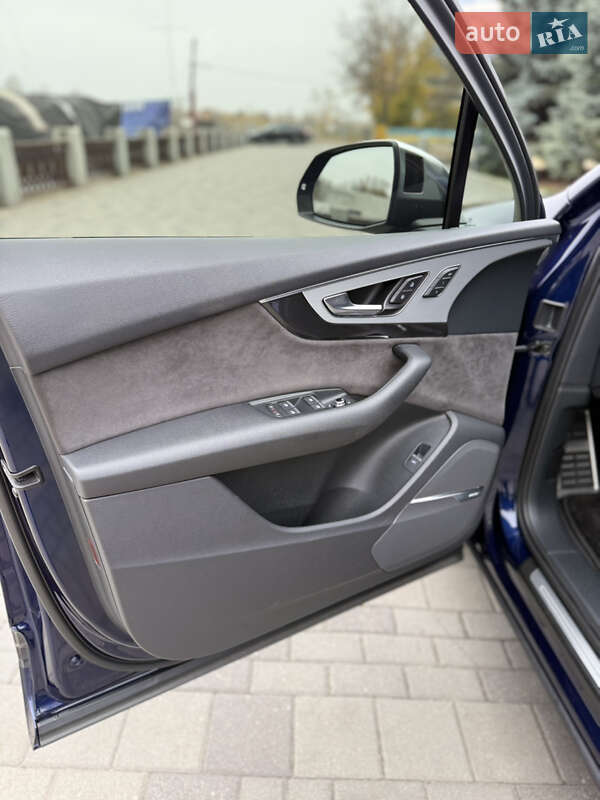Позашляховик / Кросовер Audi SQ7 2018 в Дніпрі фото 23 Позашляховик / Кросовер Audi SQ7 2018 в Дніпрі