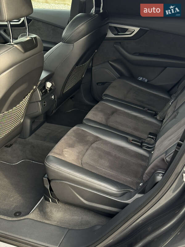 Внедорожник / Кроссовер Audi SQ7 2018 в Черновцах