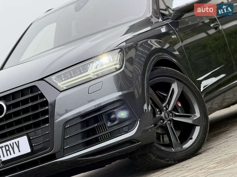 Позашляховик / Кросовер Audi SQ7 2017 в Стрию