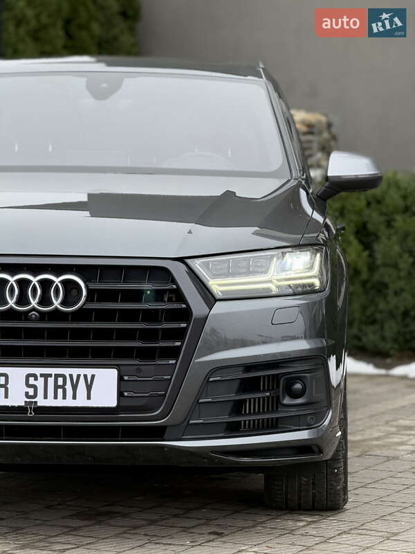 Позашляховик / Кросовер Audi SQ7 2017 в Стрию