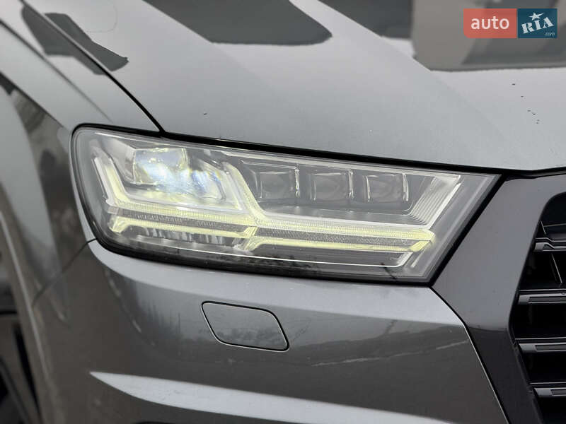 Позашляховик / Кросовер Audi SQ7 2017 в Стрию