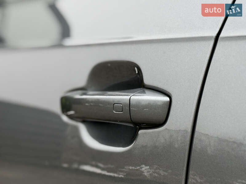 Позашляховик / Кросовер Audi SQ7 2017 в Стрию