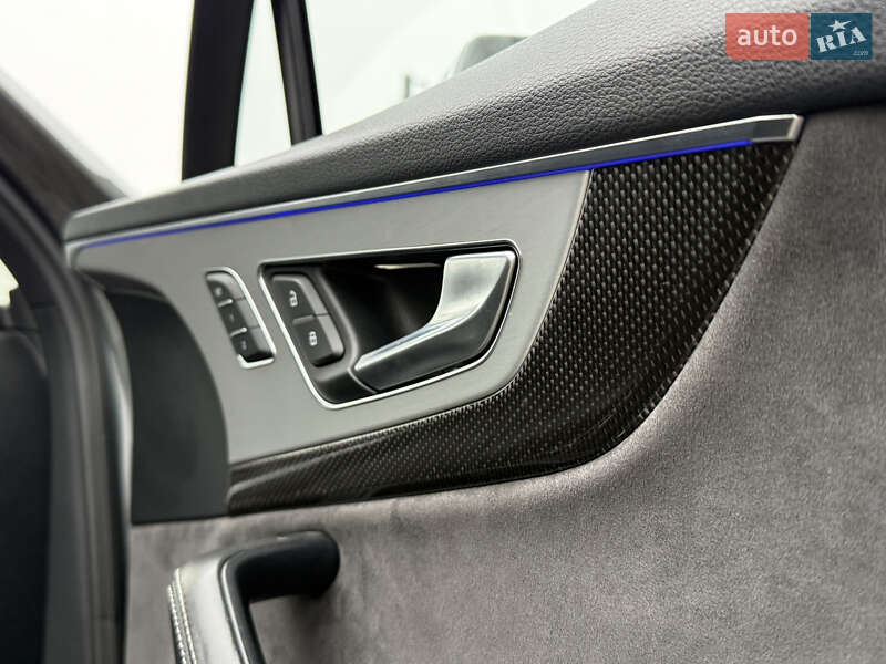 Позашляховик / Кросовер Audi SQ7 2017 в Стрию