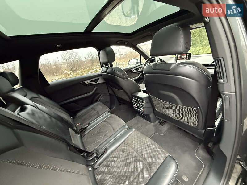 Позашляховик / Кросовер Audi SQ7 2017 в Стрию