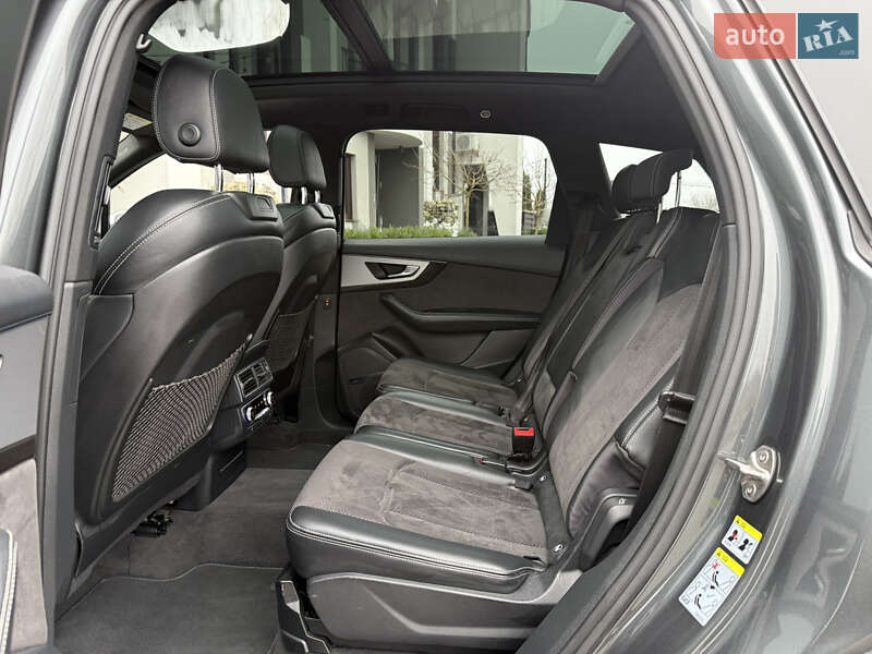 Позашляховик / Кросовер Audi SQ7 2017 в Стрию