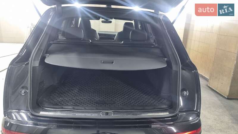 Позашляховик / Кросовер Audi SQ7 2020 в Чернівцях