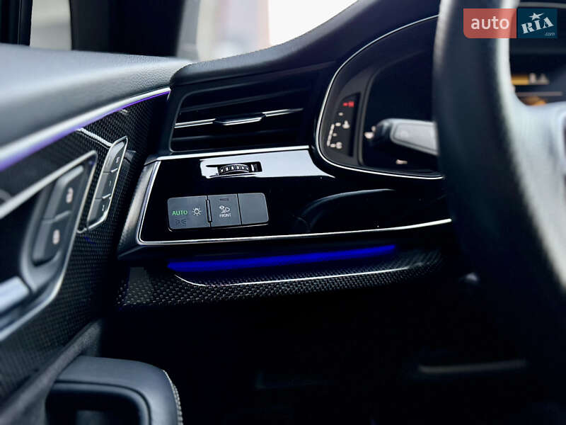 Внедорожник / Кроссовер Audi SQ7 2020 в Киеве