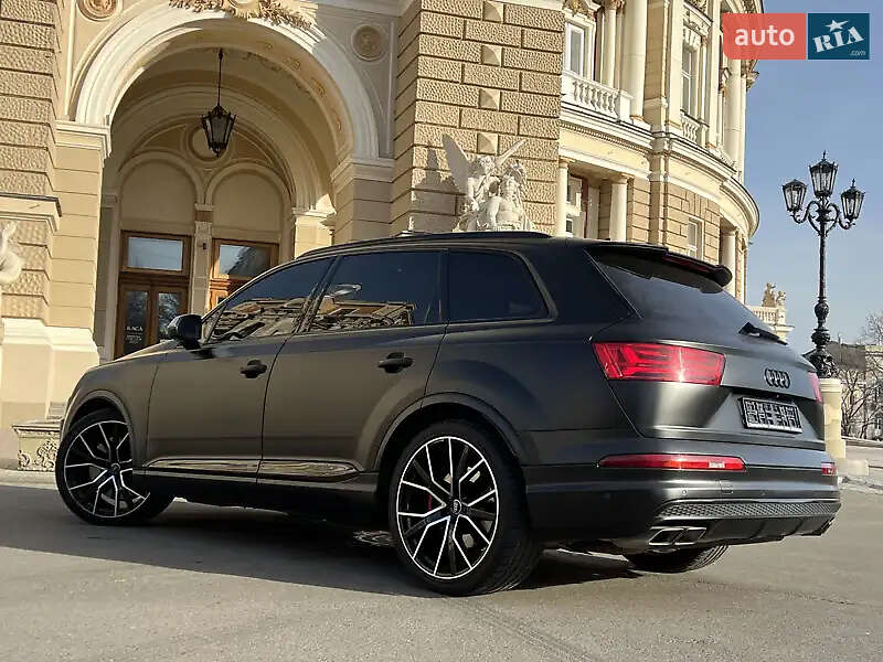 Позашляховик / Кросовер Audi SQ7 2017 в Києві