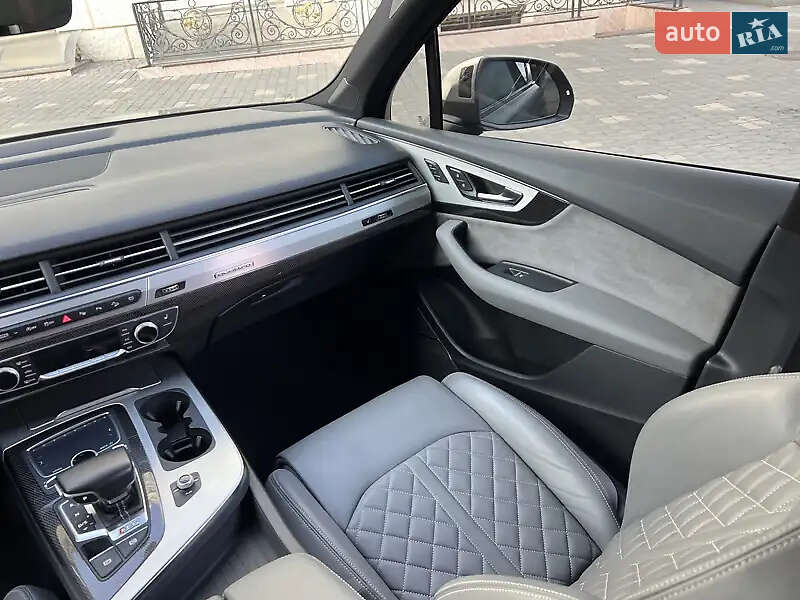 Позашляховик / Кросовер Audi SQ7 2017 в Києві