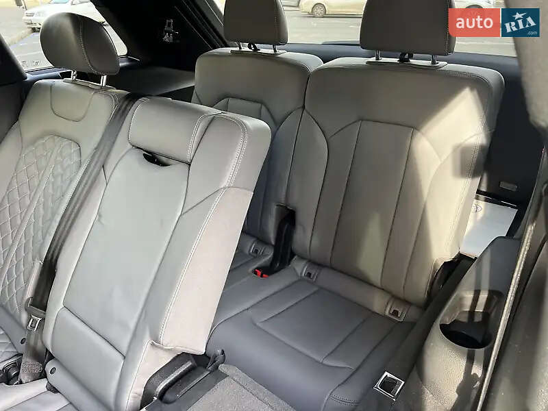 Позашляховик / Кросовер Audi SQ7 2017 в Києві