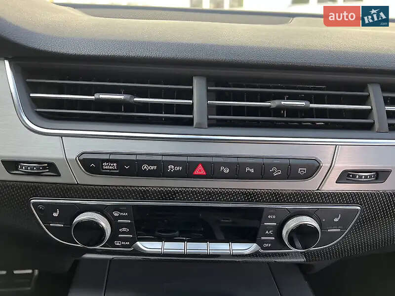 Позашляховик / Кросовер Audi SQ7 2017 в Києві