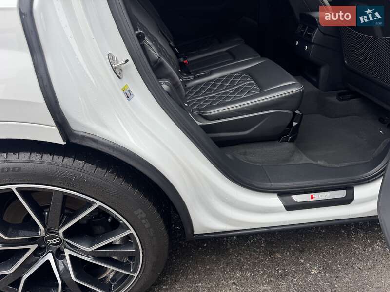 Внедорожник / Кроссовер Audi SQ7 2017 в Тернополе