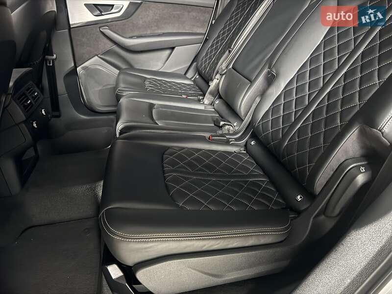 Внедорожник / Кроссовер Audi SQ7 2017 в Тернополе